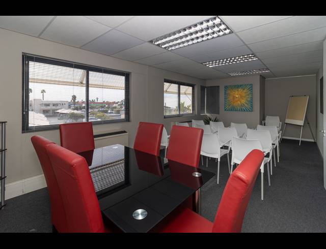133M² BUSINESS TO LET IN PARKLANDS
